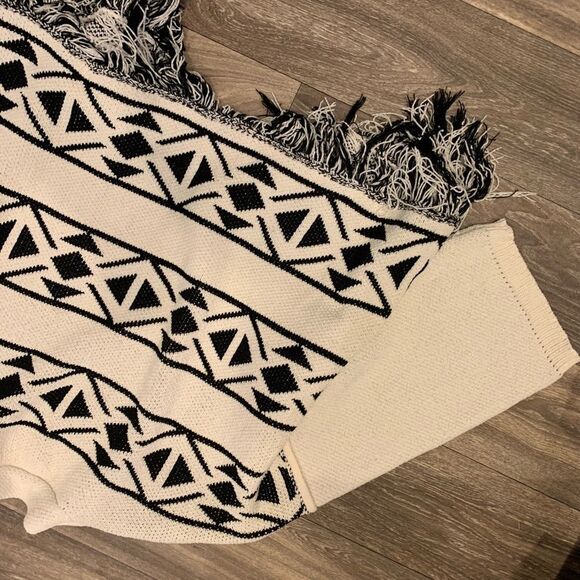 POL Black and White Geometric Cardigan - Picture 7 of 7